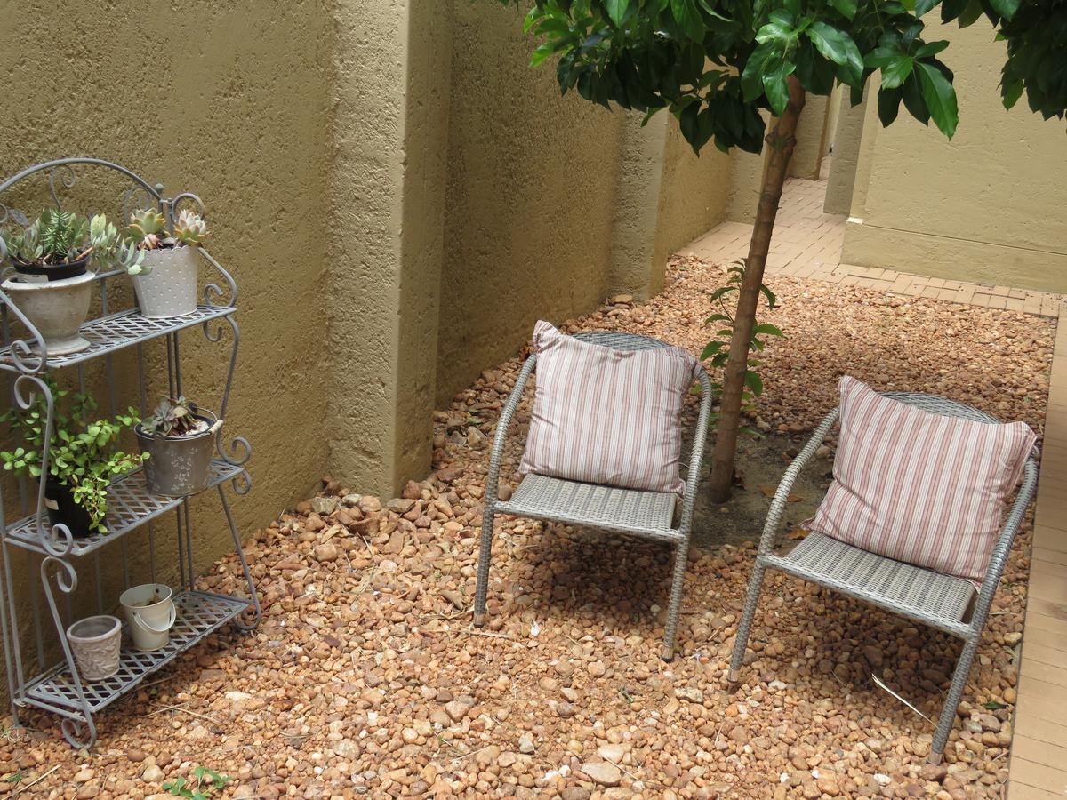Beautiful Studio! Modern, Secure,Comfy Stay In Windhoek Golf Estate Exterior foto